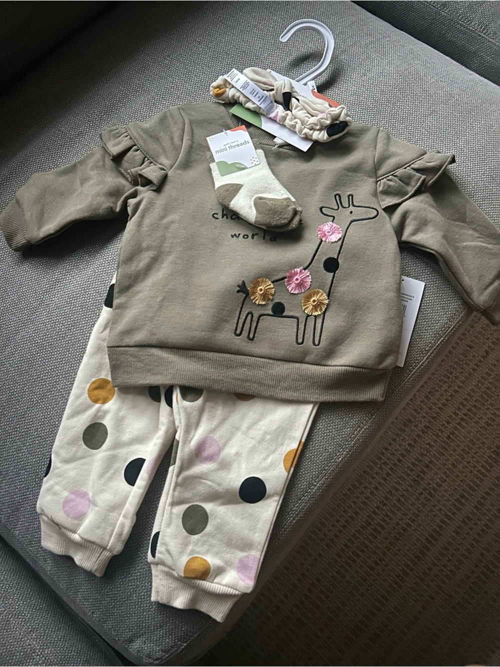 Olive Giraffe Dot Kids Matching Set